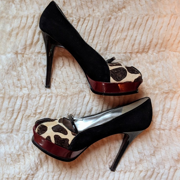 ❌SOLD❌Patent Leather & Textured Animal Print Guess Heel - Picture 2 of 6